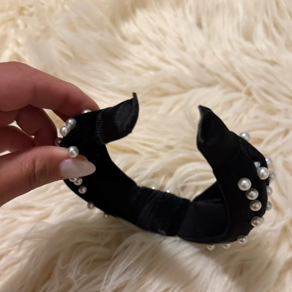 Black velvet and pearl headband